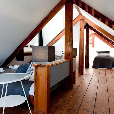 בית הארחה Canal 4*